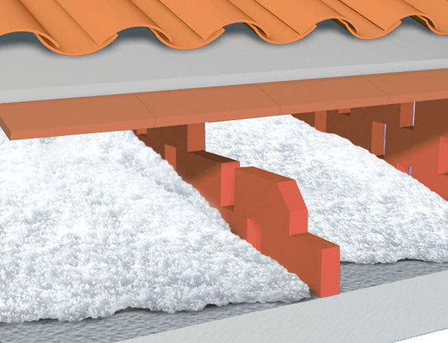 Esquema de buhardilla con teja y lana de vidrio insuflada rellenando los huecos